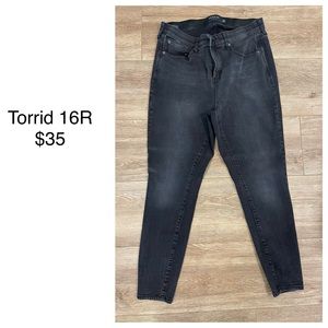Torrid black sky high skinny jeans sz 16